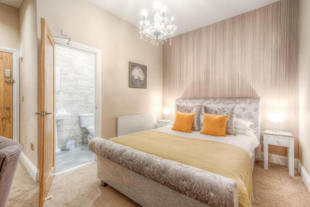 The George Wright Boutique Hotel, Bar & Restaurant Родъръм Екстериор снимка