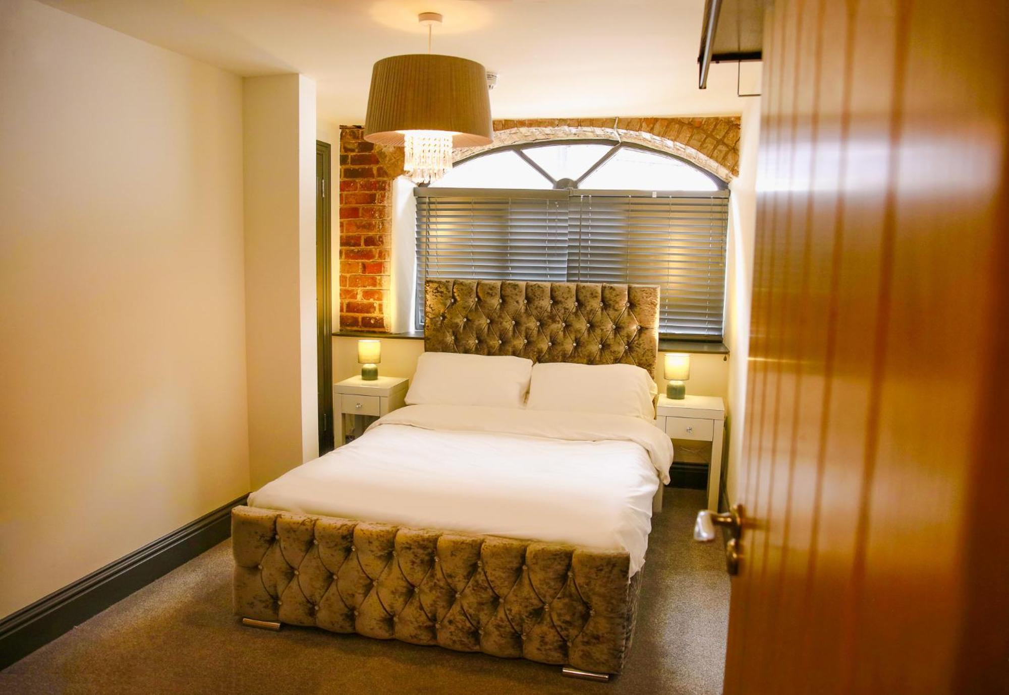 The George Wright Boutique Hotel, Bar & Restaurant Родъръм Екстериор снимка