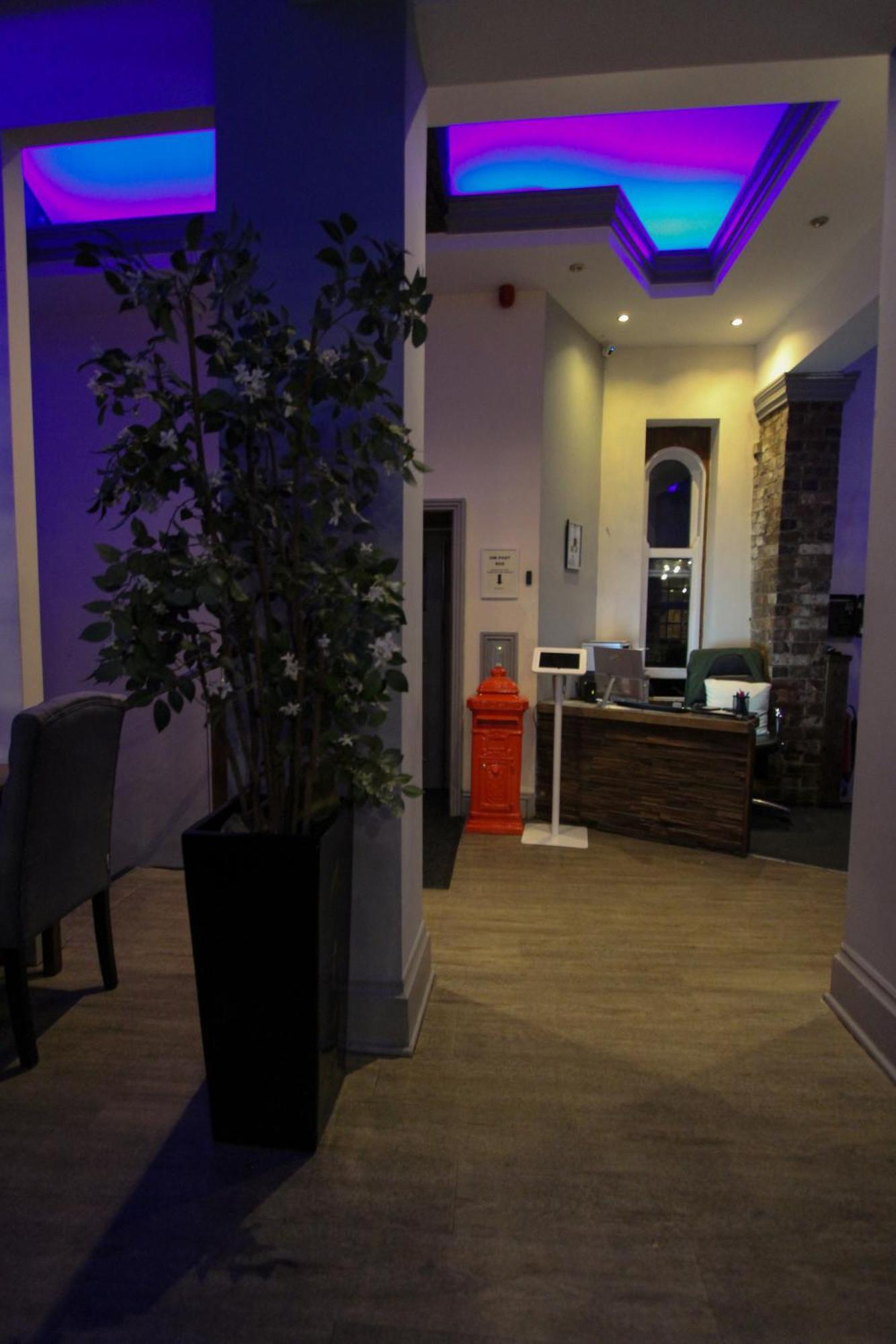 The George Wright Boutique Hotel, Bar & Restaurant Родъръм Екстериор снимка